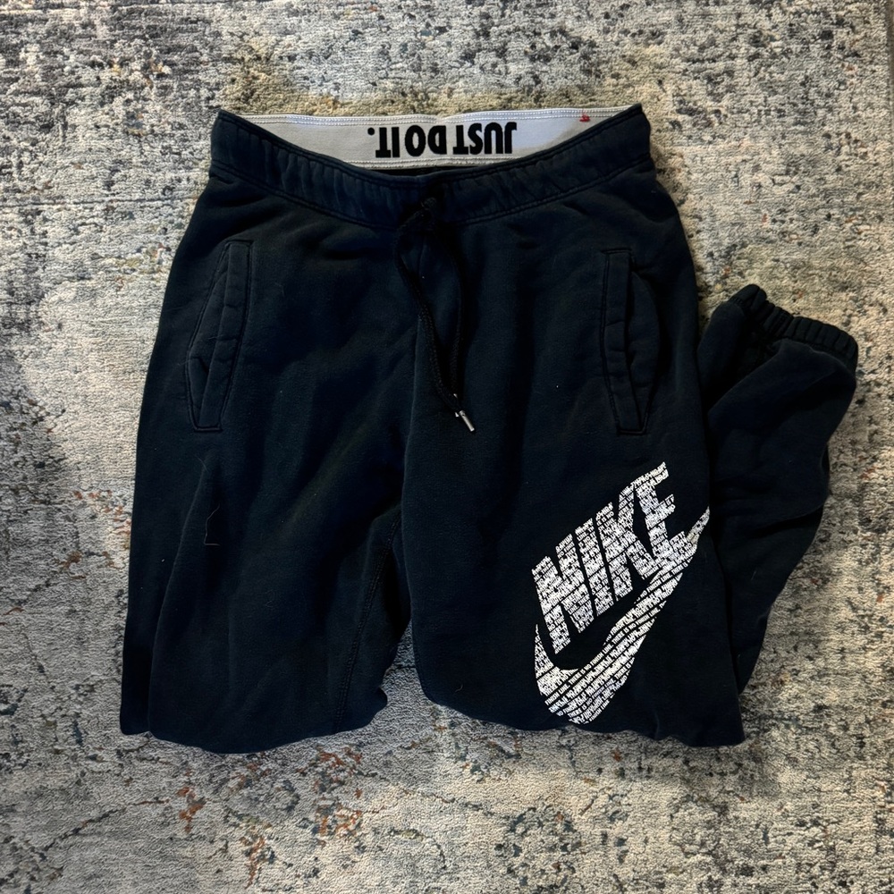 Nike Joggers 🖤